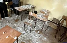 Podczas lekcji tynk z sufitu spadł na uczniów. Jedna osoba nie zdążyła uciec.