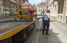 Źle zaparkowana hulajnoga? Zgłoś to przez specjalny formularz.