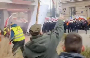 Protest rolników. „Kostką brukową rzucali w policjantów”. „Zamieszki... z PiS"