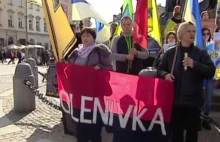 Banderowskie barwy na proteście Ukraińców w Krakowie