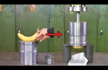 Banany i prasa hydrauliczna