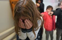 Francja ofiara molestowania seksualnego 7 letnia dziewczynka wyrzucona ze szkoły