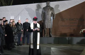 Odsłonili pomnik Lecha Kaczyńskiego. Przyjechał specjalnie prezes PiS