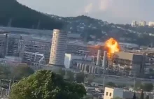 Masowy atak dronów na Rosję. Celem rafineria i baza lotnicza (WIDEO)