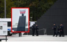 Wyszedł na pomnik smoleński. Akcja służb w Warszawie