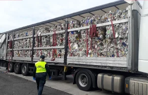 Kierowca ciężarówki z odpadami z DE przyjechał do PL ... "tylko zatankować"