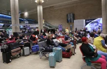 Atak Hamasu na Izrael. Setki Polaków koczują na lotnisku w Tel Awiwie.