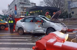 Warszawa. 85-letni taksówkarz zmarł w szpitalu po zderzeniu z autobusem