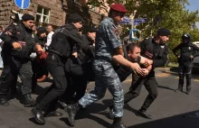 Protesty w Armenii po upokarzającym rozejmie. Zatrzymano ponad 80 osób