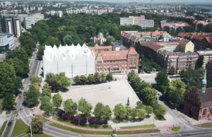 Awanturowanie się, by każdy publiczny plac był teraz zielonym skwerem to nonsens