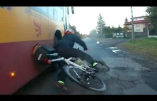 Kierowca autobusu miejskiego taranuje rowerzystę.