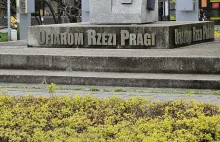 Zdemontowano napis, który upamiętniał zamordowanych mieszkańców Pragi