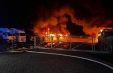 Gigantyczny pożar na Dolnym Śląsku. Spłonęło 16 ciężarówek - RMF 24