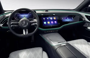Nowy Mercedes Klasy E - wnętrze z ekranami Hyperscreen