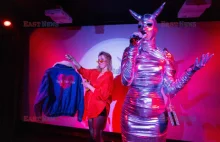 "Performance" aborcyjnego dream teamu z drag queen na rzecz placówki aborcyjnej