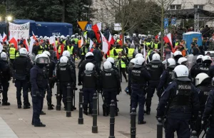 Niedobra fotografować! Reakcja policji po zamieszkach w Warszawie.