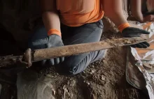 Cztery rzymskie miecze sprzed 1900 lat odkryte w jaskini! (GALERIA +FILM)