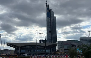 Pożar na Dworcu Centralnym. Zapłonęły ubrania w Biedronce