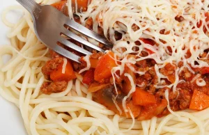 "Popularne sosy do spaghetti wycofane ze sprzedaży. Wydano ostrzeżenie"