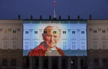 Warszawa. Wizerunek Jana Pawła II na Pałacu Prezydenckim