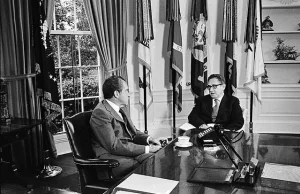 Zbombardować dla pokoju. Richard Nixon i jego tajna Operacja Menu w Kambodży