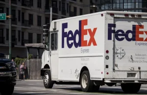 FedEx zwolnił kilkadziesiąt tysięcy pracowników. Akcje firmy lecą w dół