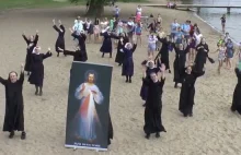 Tańczące zakonnice hitem sieci. Faustynki „łapią wiatr w żagle” przed ŚDM