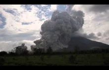 Erupcja wulkanu nagrana przez Mirka.