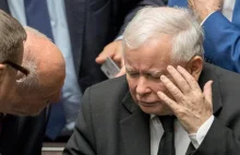 Jeden pancerny i PiS, Kaczyński rozkłada ręce.