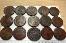 Udaremniono przemyt prawie 700 monet z XVIII wieku. Były ukryte w nadkolach