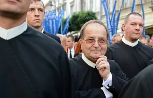 Politycy PiS za darmo pracują dla ojca Tadeusza Rydzyka