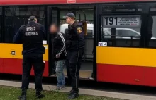 Kierowca wyrzucił pasażerów z autobusu... przez bezdomnego