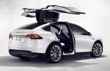 Holowanie przez Model X a sprawa zasięgu pojazdu (wideo