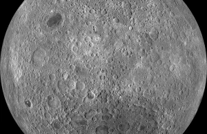 Zdjęcie odwrotnej (niewidocznej z Ziemi) strony Księżyca w dużej rozdzielczości.
