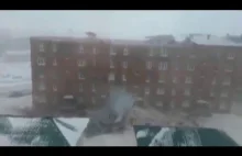 Huragan zerwał dach (Rosja 21.03.16)
