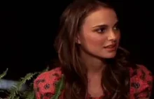Zach Galifianakis przeprowadza wywiad z Natalie Portman