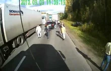 Russian truckers vs highway bandits