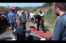 Polscy ratownicy pola walki przypadkowo pomagają przy wypadku drogowym w Gruzji