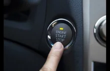 Co sie stanie jak naciśniemy przycisk rozrusznika podczas jazdy?