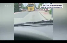 Zderzenie ciężarówki z pociagiem