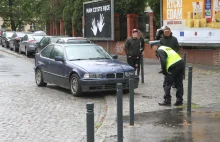 Ukrainiec w bmw wjechał w zaparkowane auta. "Mam tylny napęd i mnie poniosło"