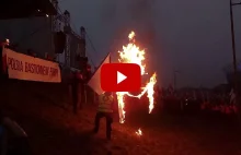 Na Marszu Niepodległości spłonęły flagi z logo Facebooka