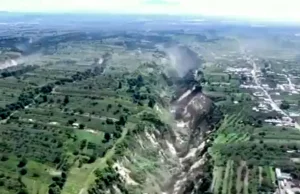 Wielkie zapadlisko w Meksyku po ostatnim trzęsieniu ziemi