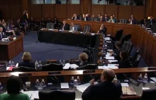 Zuckerberg przed Senatem USA musiał tłumaczyć senatorom… czym jest Facebook