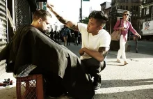 Fryzjer z NY w każdą niedzielę strzyże bezdomnych
