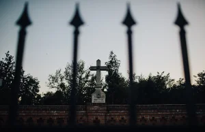 Najbardziej niedostępny cmentarz Warszawy. Pochowano tam ofiary cholery...