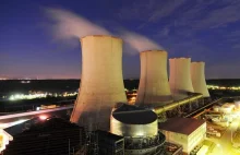 Tusk mówi o opóźnieniu budowy elektrowni jądrowej - czy jest to zasadna decyzja?