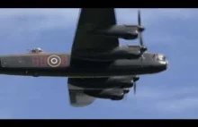 Bombowiec Avro Lancaster jeszcze raz w powietrzu.
