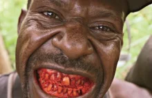 Betel: Czarne zęby, czerwona ślina