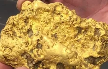 Emeryt znalazł 2-kilogramową bryłę złota. Z wrażenia nie może spać